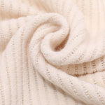 Gestricktes, lockeres Kaninchenfellimitat mit Schal