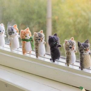 Kreative handgemachte Kätzchenpuppe aus Wollfilz